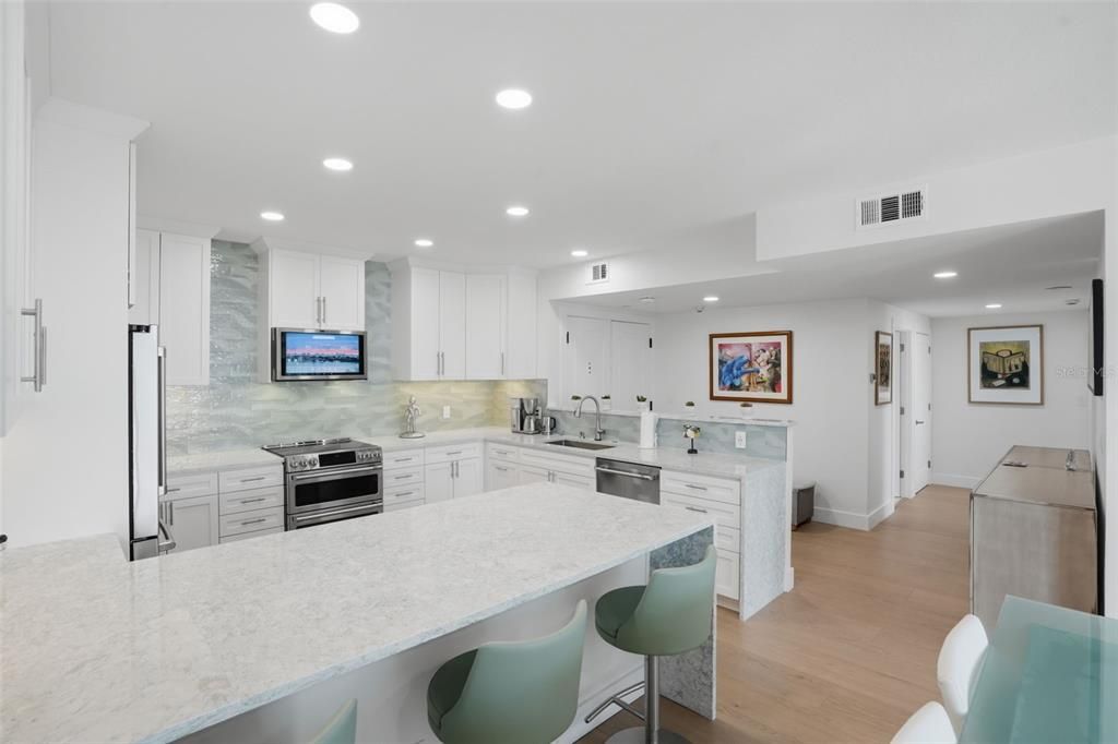 For Sale: $749,000 (2 beds, 2 baths, 1403 Square Feet)