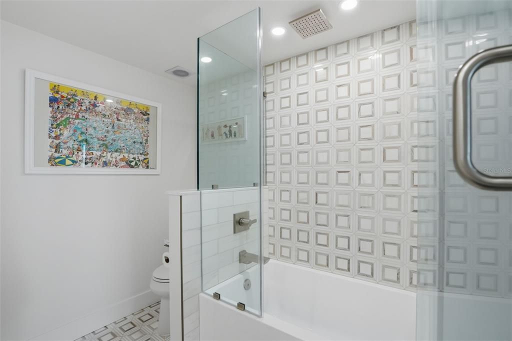 For Sale: $749,000 (2 beds, 2 baths, 1403 Square Feet)