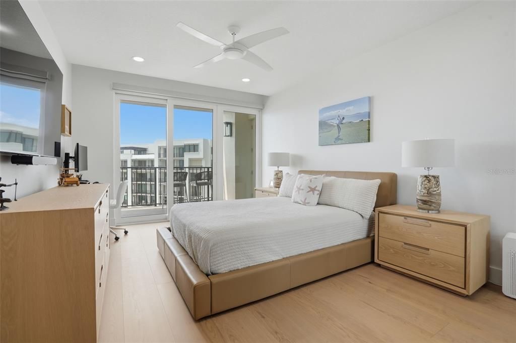 For Sale: $749,000 (2 beds, 2 baths, 1403 Square Feet)
