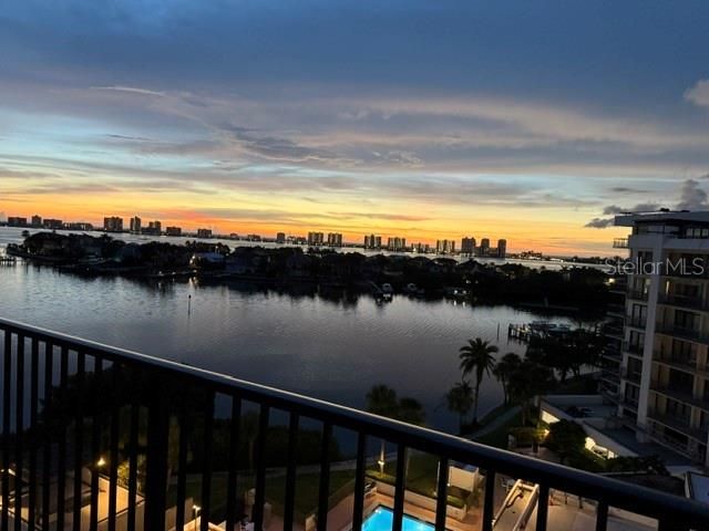 For Sale: $749,000 (2 beds, 2 baths, 1403 Square Feet)