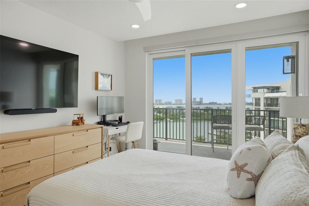 For Sale: $749,000 (2 beds, 2 baths, 1403 Square Feet)
