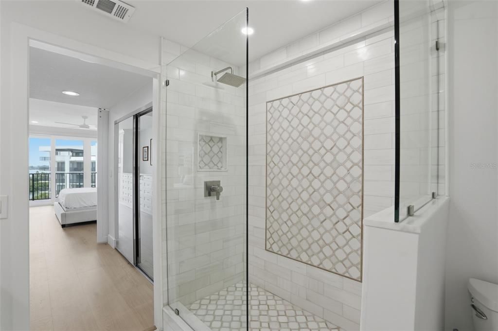 For Sale: $749,000 (2 beds, 2 baths, 1403 Square Feet)