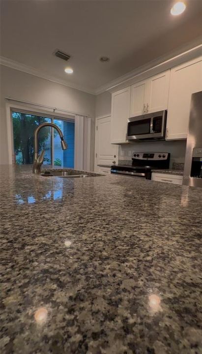 For Rent: $2,800 (3 beds, 2 baths, 1555 Square Feet)
