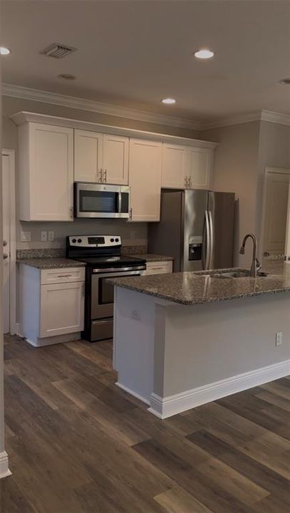 For Rent: $2,800 (3 beds, 2 baths, 1555 Square Feet)