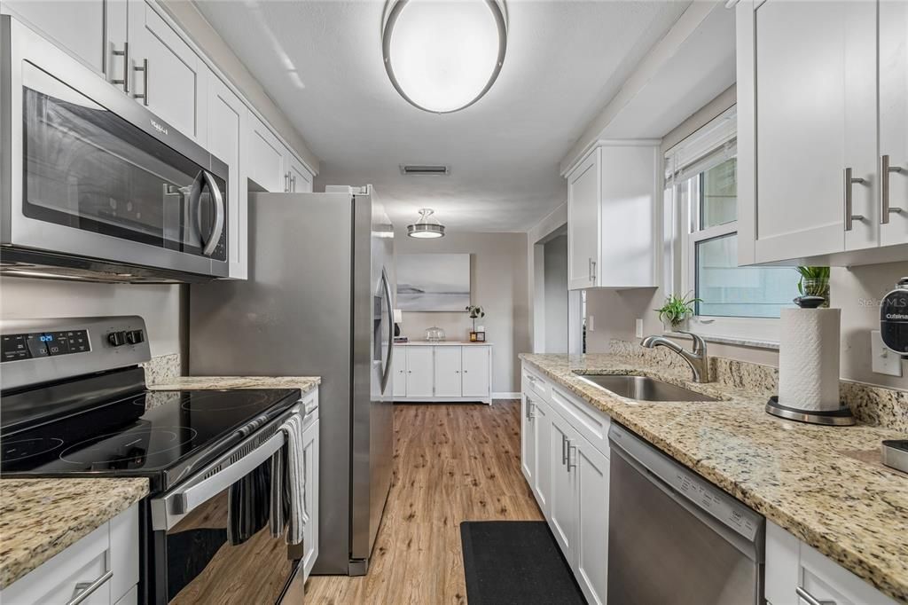 На продажу: $239,900 (2 спален, 1 ванн, 936 Квадратных фут)