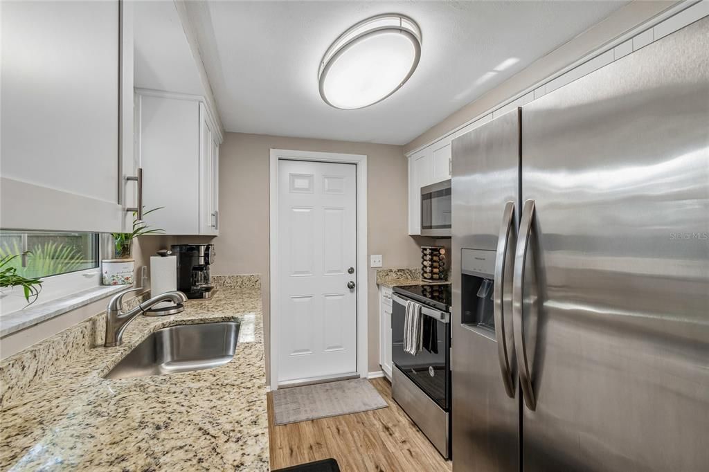 На продажу: $239,900 (2 спален, 1 ванн, 936 Квадратных фут)