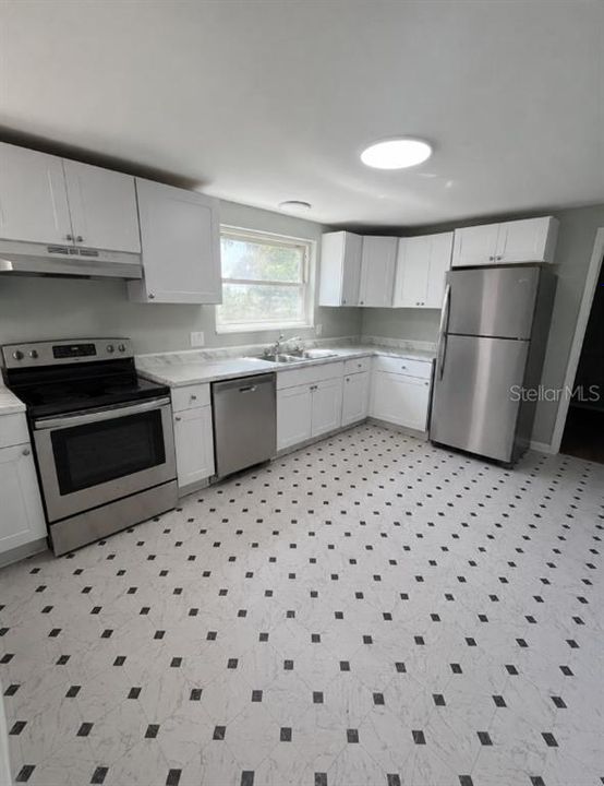 В аренду: $2,495 (5 спален, 2 ванн, 828 Квадратных фут)