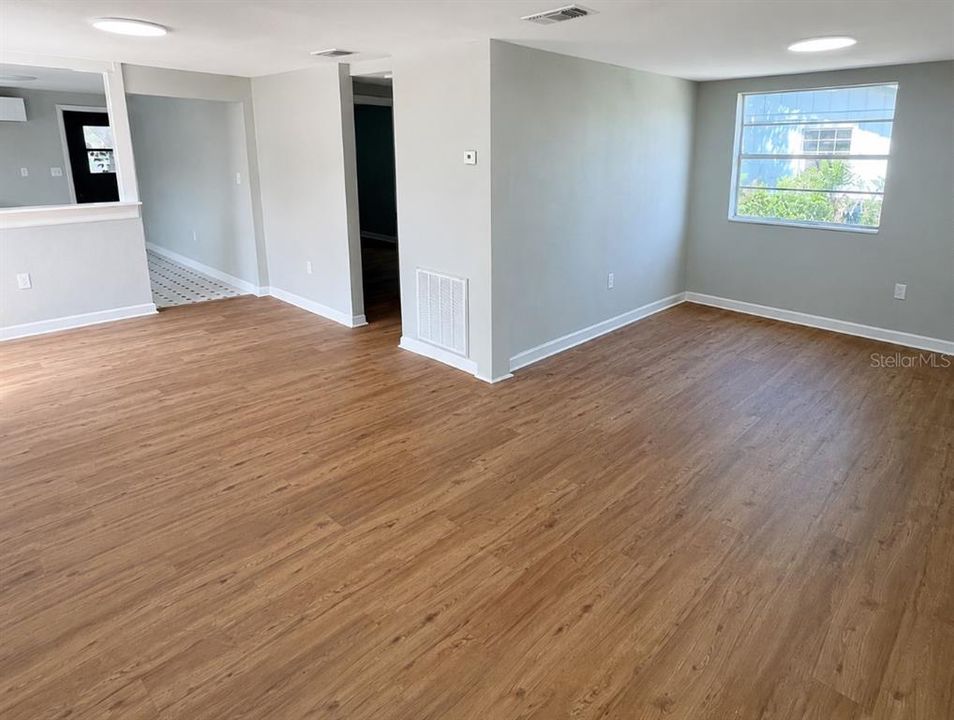 В аренду: $2,495 (5 спален, 2 ванн, 828 Квадратных фут)