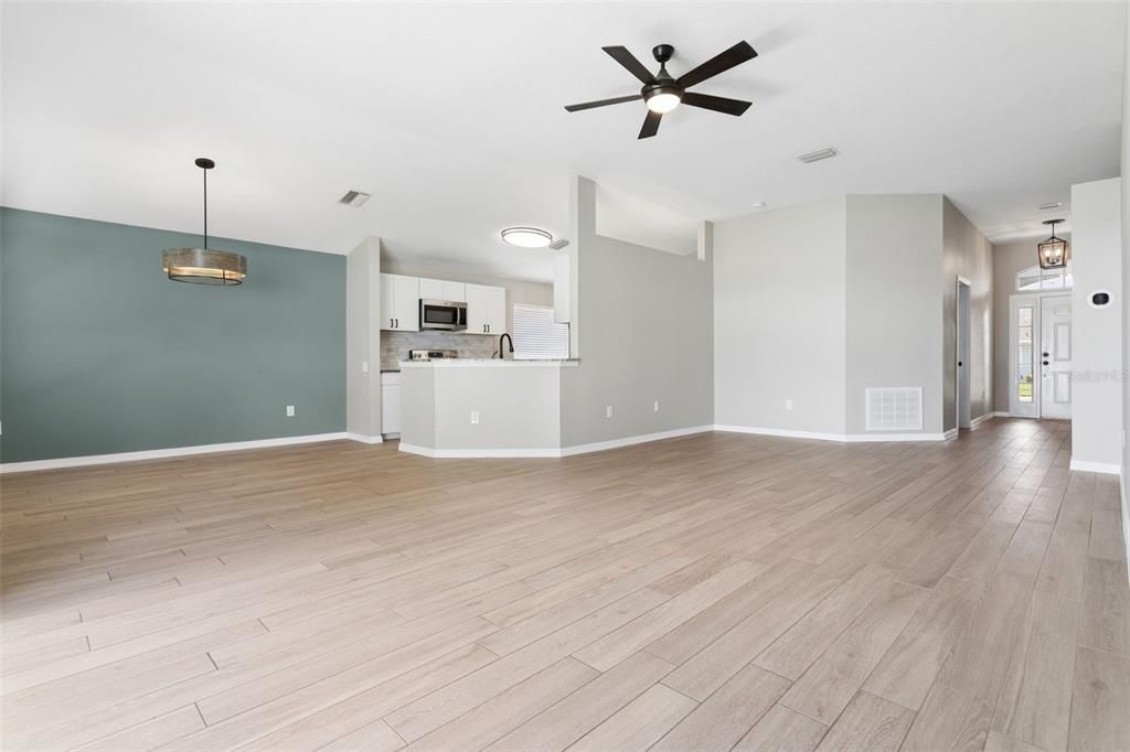 For Sale: $350,000 (3 beds, 2 baths, 1505 Square Feet)