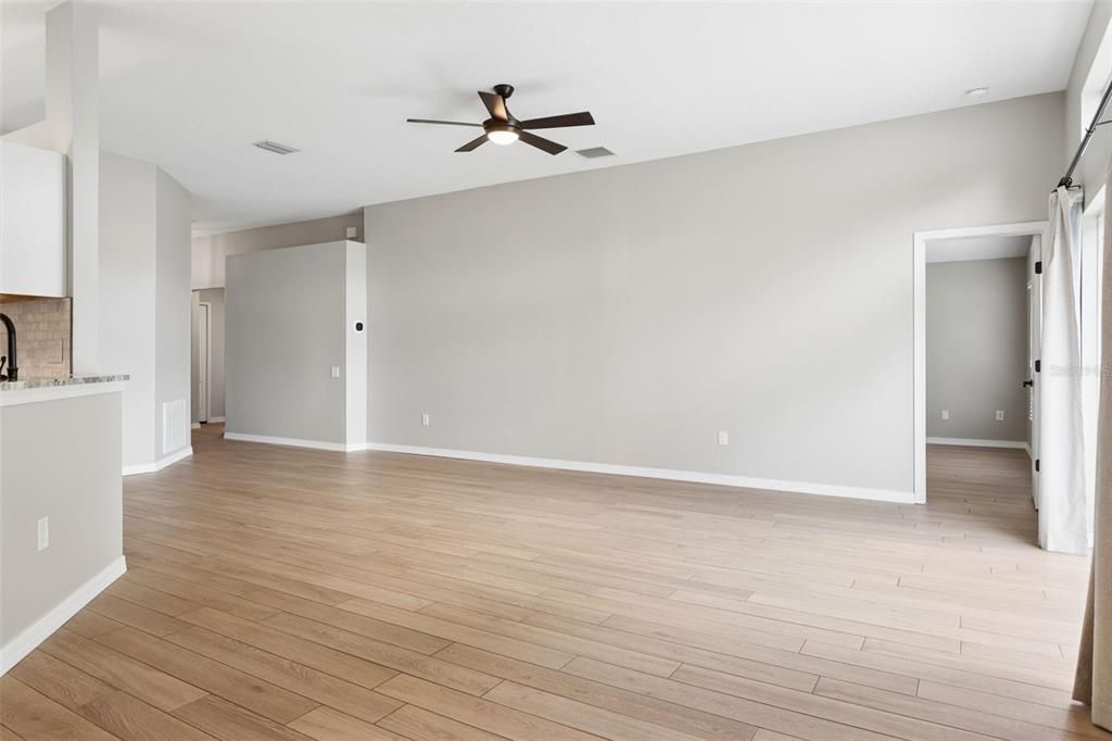 For Sale: $350,000 (3 beds, 2 baths, 1505 Square Feet)