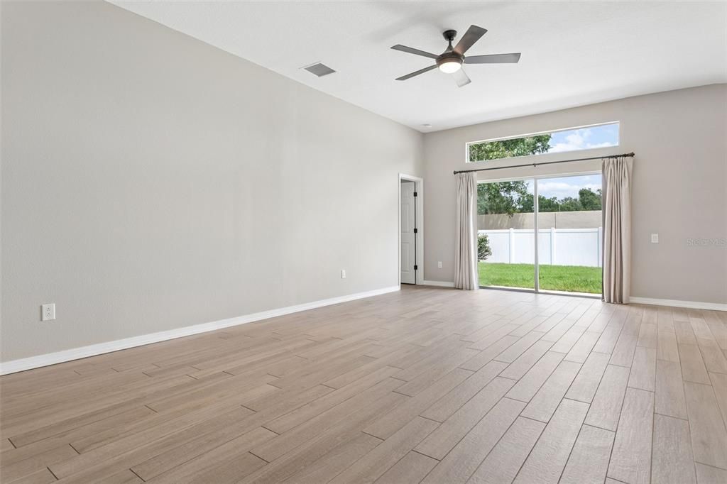 For Sale: $350,000 (3 beds, 2 baths, 1505 Square Feet)