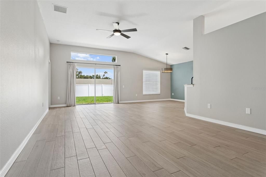 For Sale: $350,000 (3 beds, 2 baths, 1505 Square Feet)