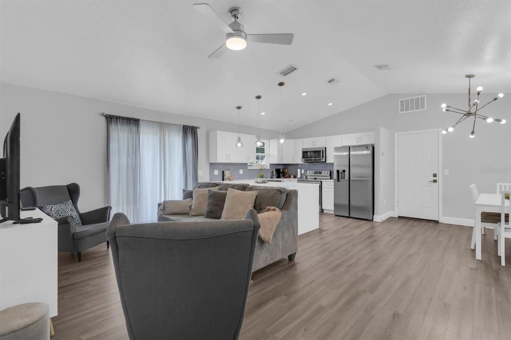 For Sale: $390,000 (3 beds, 2 baths, 1180 Square Feet)