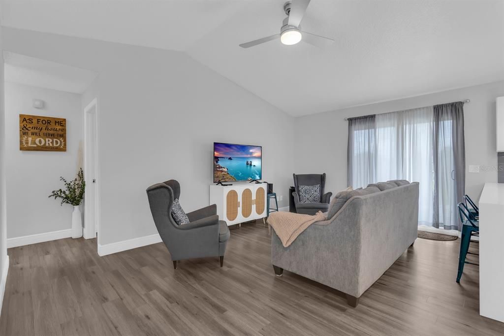 For Sale: $390,000 (3 beds, 2 baths, 1180 Square Feet)