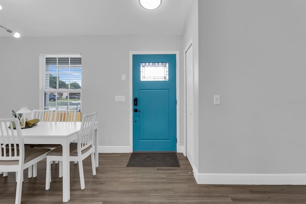 For Sale: $390,000 (3 beds, 2 baths, 1180 Square Feet)
