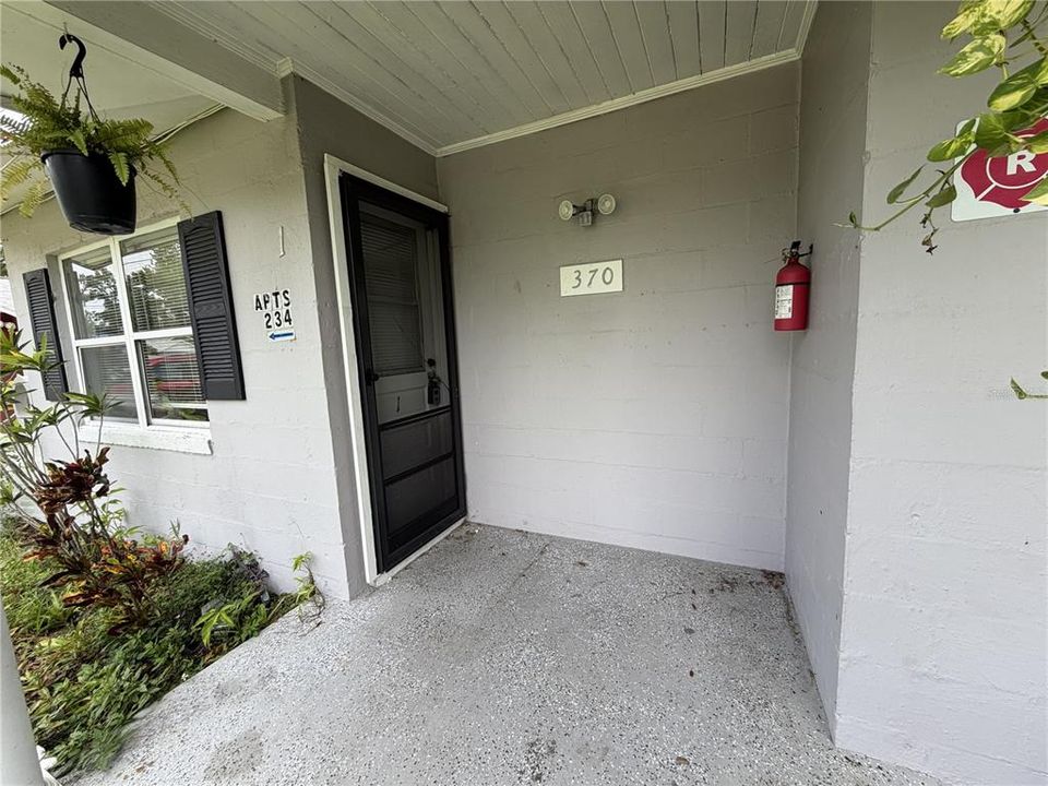 For Rent: $1,700 (2 beds, 1 baths, 770 Square Feet)
