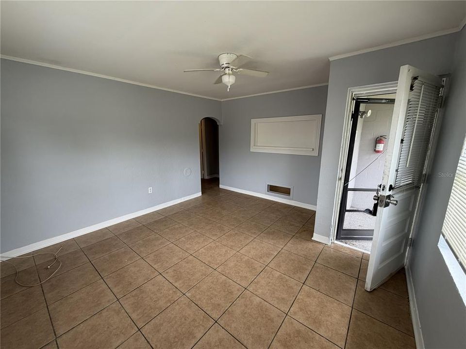 For Rent: $1,700 (2 beds, 1 baths, 770 Square Feet)