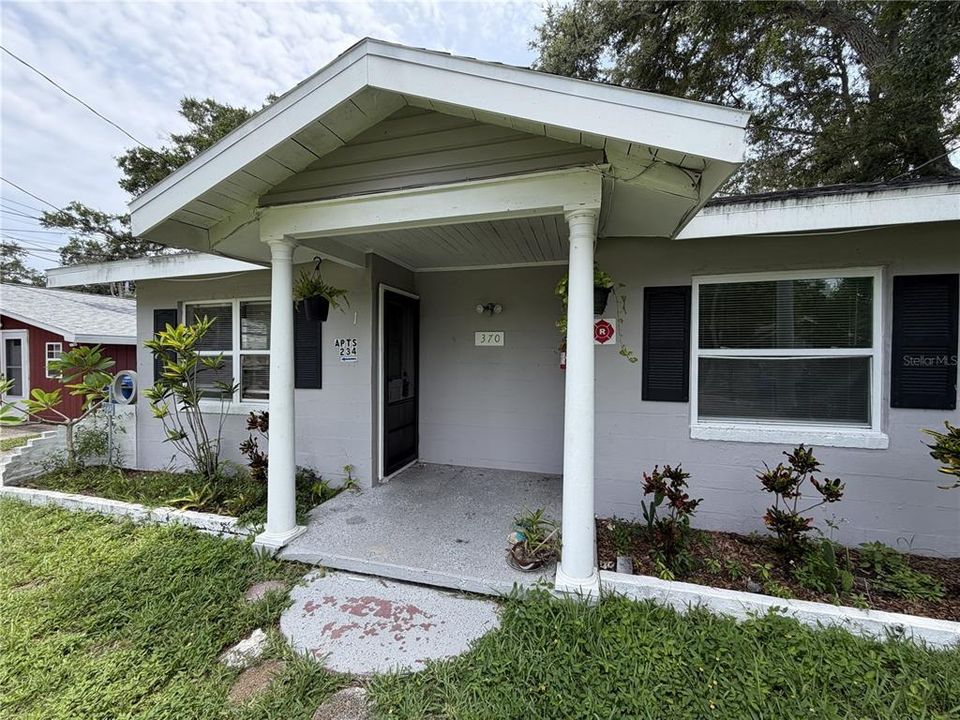 For Rent: $1,700 (2 beds, 1 baths, 770 Square Feet)