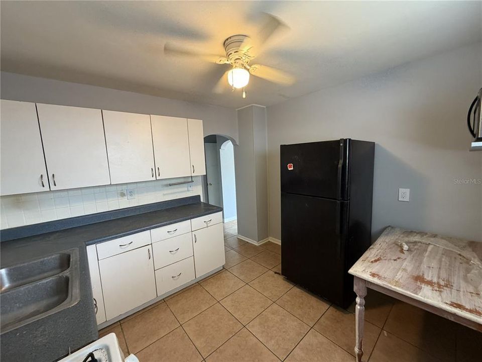 For Rent: $1,700 (2 beds, 1 baths, 770 Square Feet)