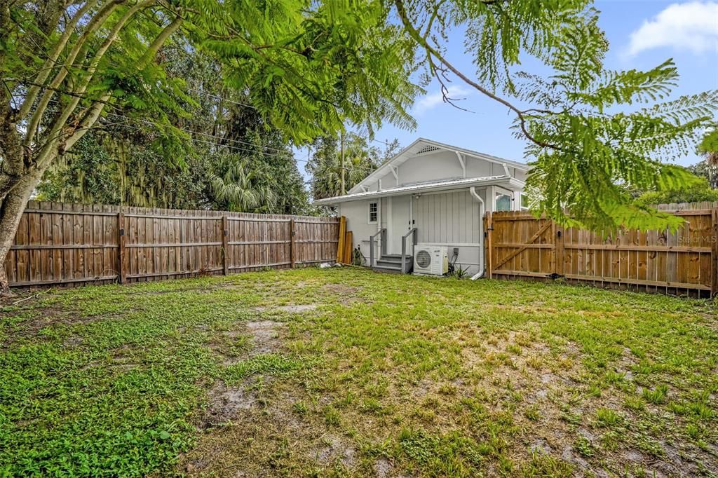 На продажу: $275,000 (2 спален, 1 ванн, 808 Квадратных фут)