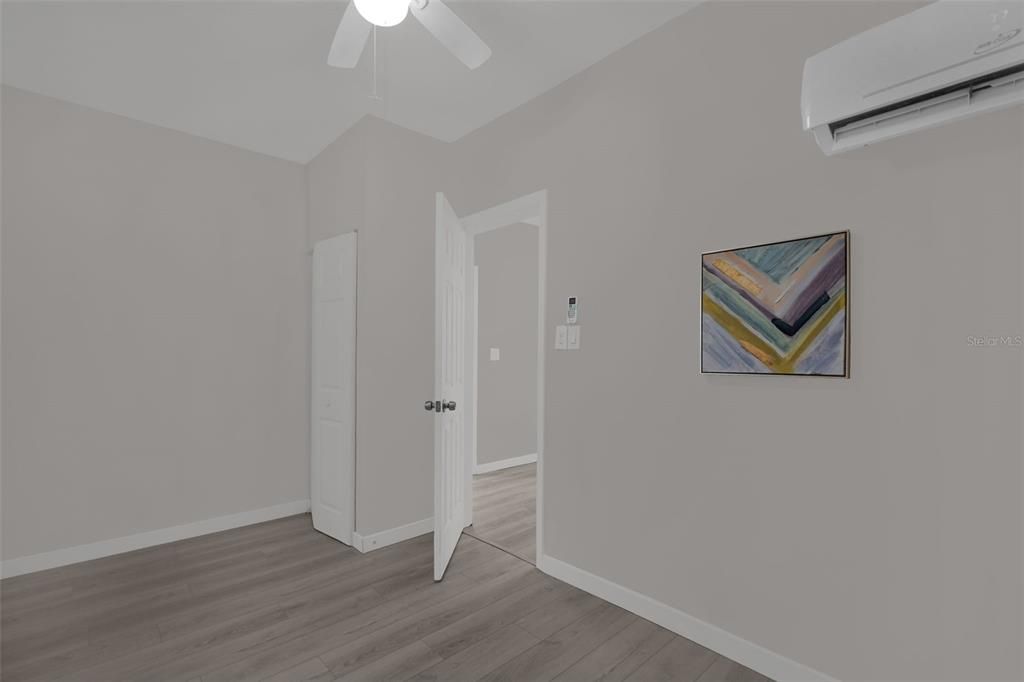 На продажу: $275,000 (2 спален, 1 ванн, 808 Квадратных фут)