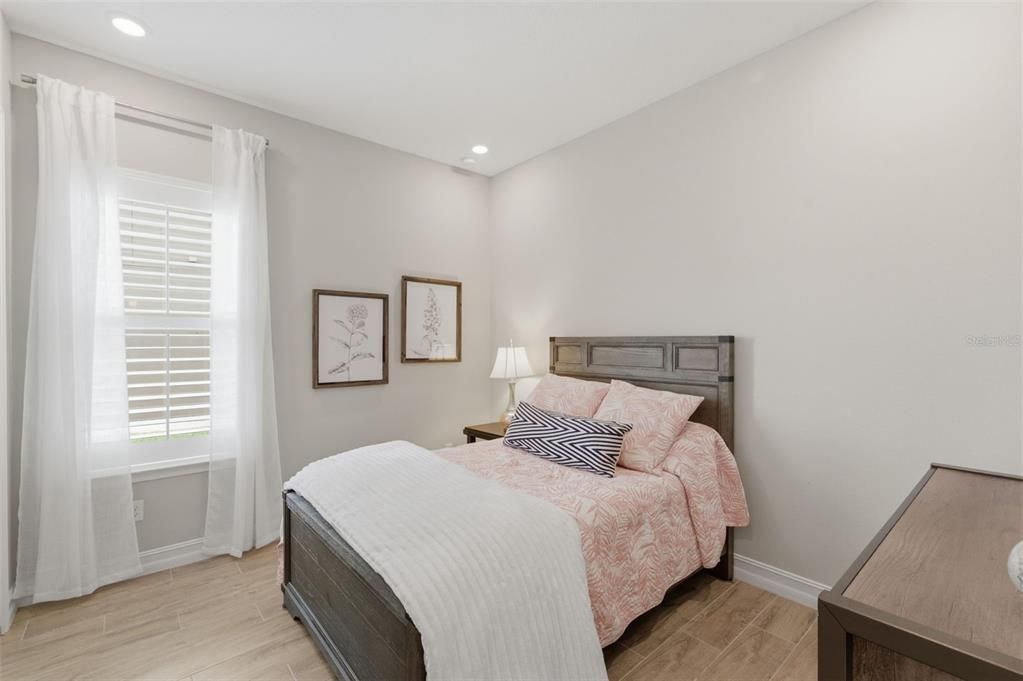 En Venta: $829,900 (4 camas, 3 baños, 3252 Pies cuadrados)