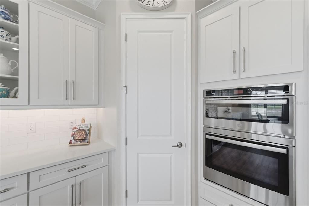 En Venta: $829,900 (4 camas, 3 baños, 3252 Pies cuadrados)