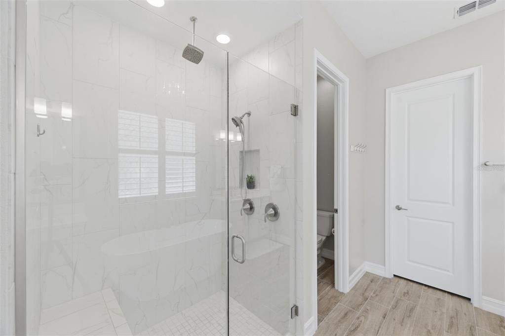 En Venta: $829,900 (4 camas, 3 baños, 3252 Pies cuadrados)
