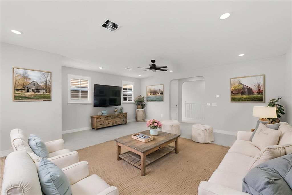 En Venta: $829,900 (4 camas, 3 baños, 3252 Pies cuadrados)