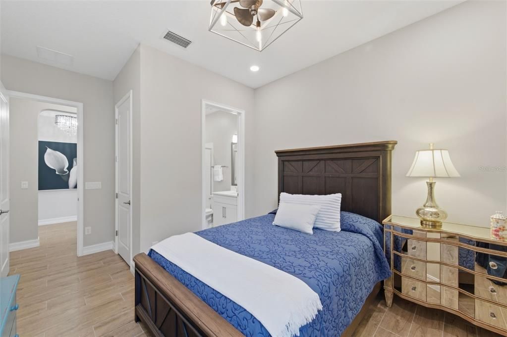 En Venta: $829,900 (4 camas, 3 baños, 3252 Pies cuadrados)