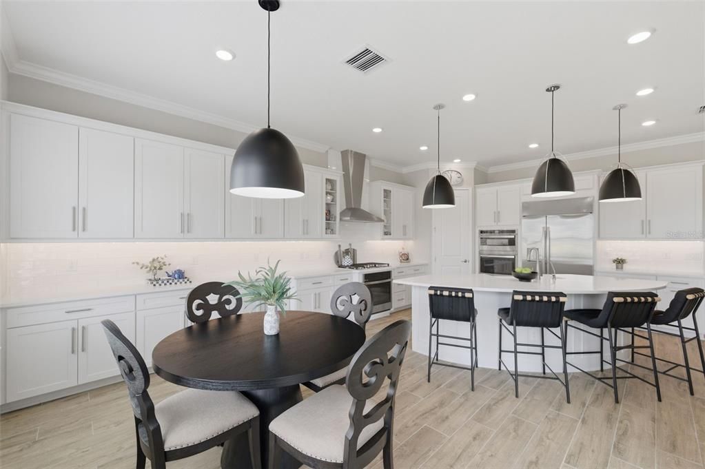 En Venta: $829,900 (4 camas, 3 baños, 3252 Pies cuadrados)