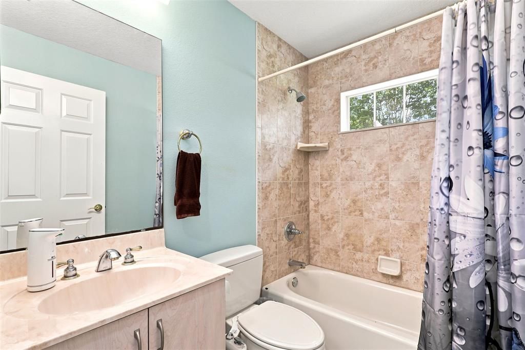 На продажу: $349,500 (3 спален, 2 ванн, 1433 Квадратных фут)