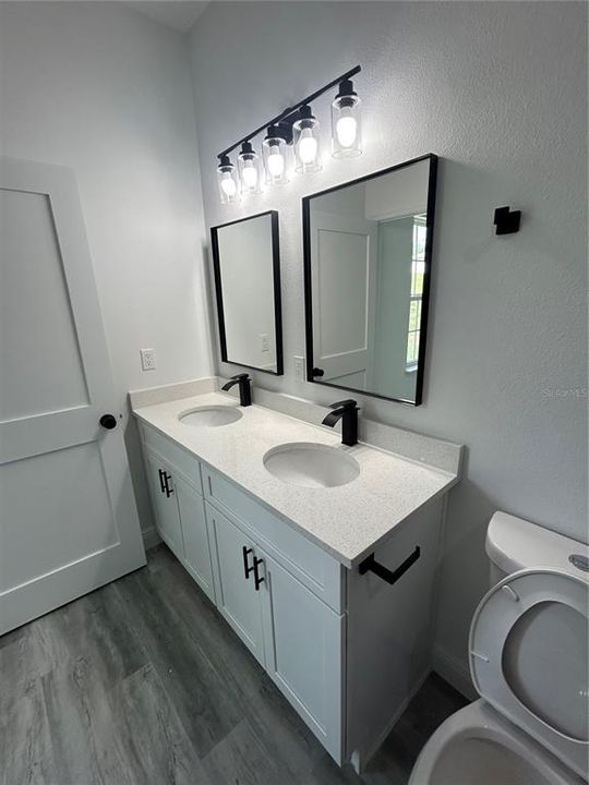 В аренду: $1,950 (4 спален, 2 ванн, 1792 Квадратных фут)
