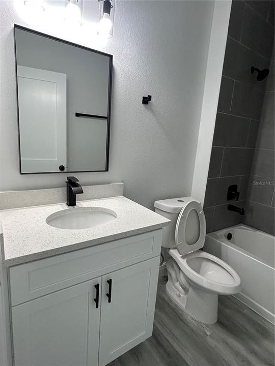 В аренду: $1,950 (4 спален, 2 ванн, 1792 Квадратных фут)