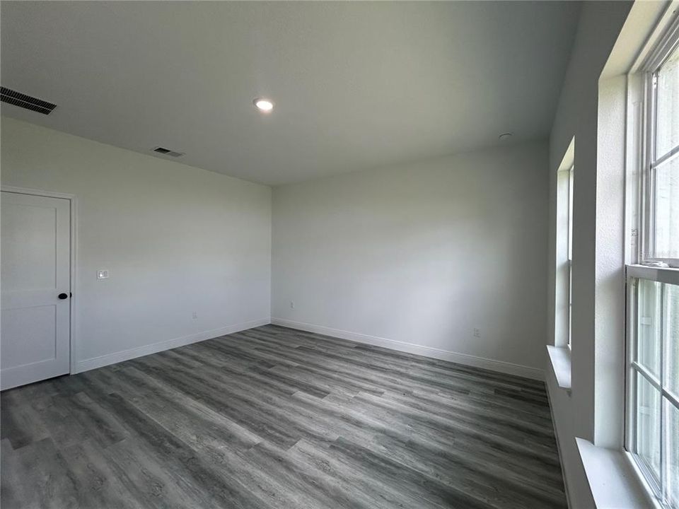 В аренду: $1,950 (4 спален, 2 ванн, 1792 Квадратных фут)