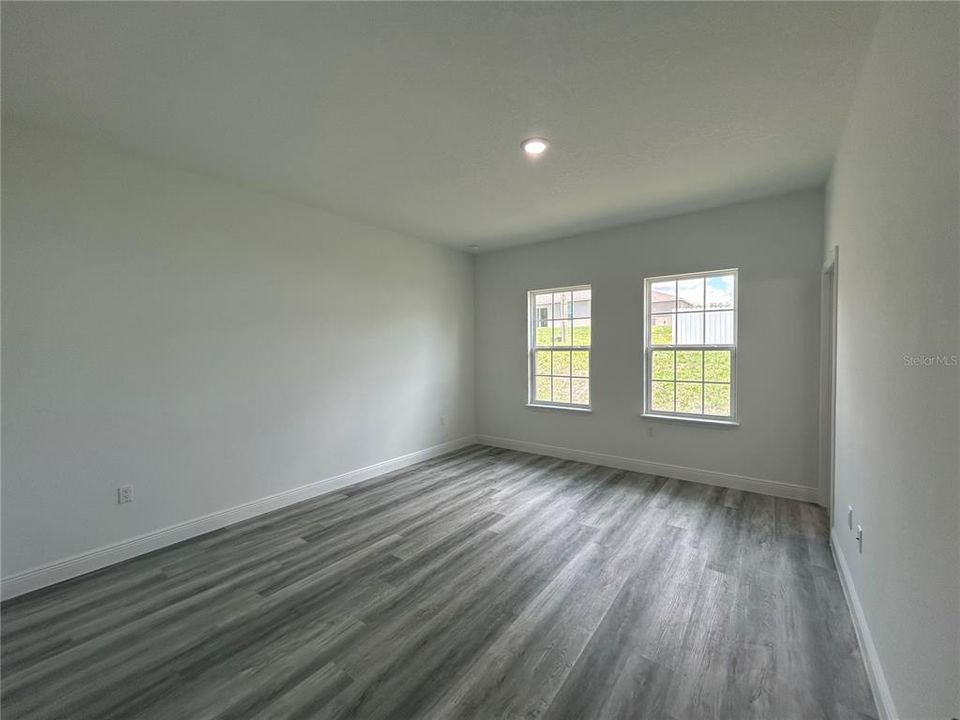 В аренду: $1,950 (4 спален, 2 ванн, 1792 Квадратных фут)