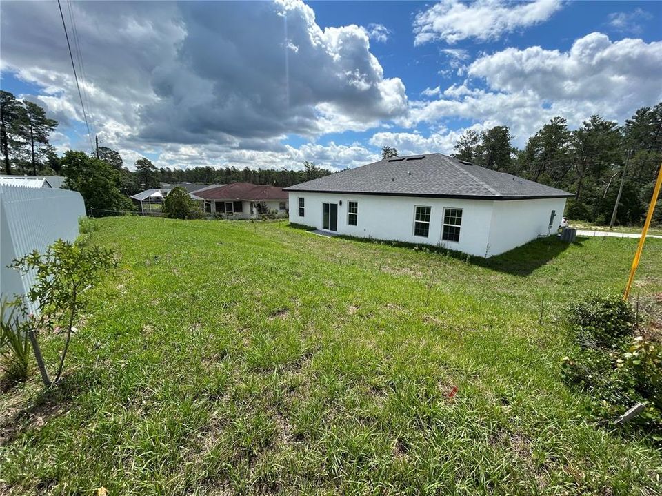 В аренду: $1,950 (4 спален, 2 ванн, 1792 Квадратных фут)