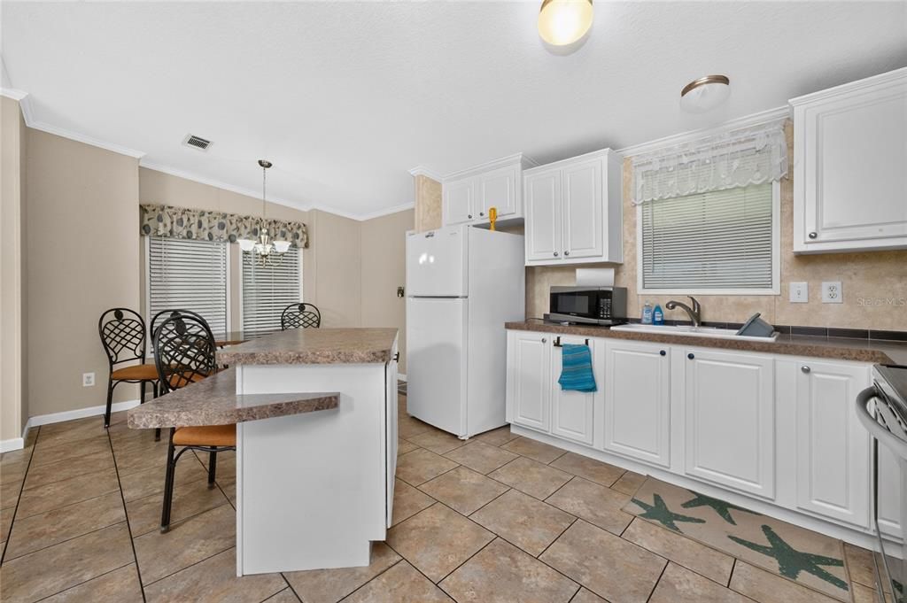 На продажу: $175,000 (2 спален, 2 ванн, 864 Квадратных фут)