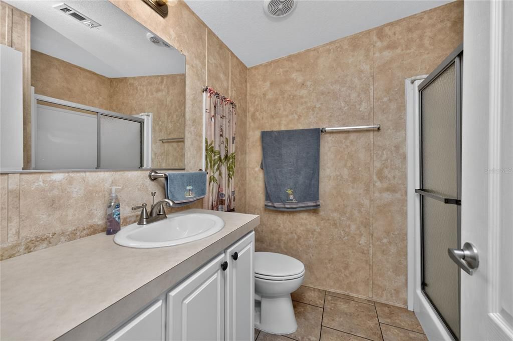 На продажу: $175,000 (2 спален, 2 ванн, 864 Квадратных фут)