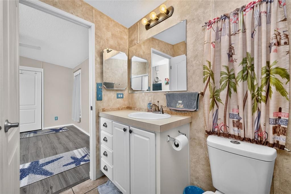 На продажу: $175,000 (2 спален, 2 ванн, 864 Квадратных фут)