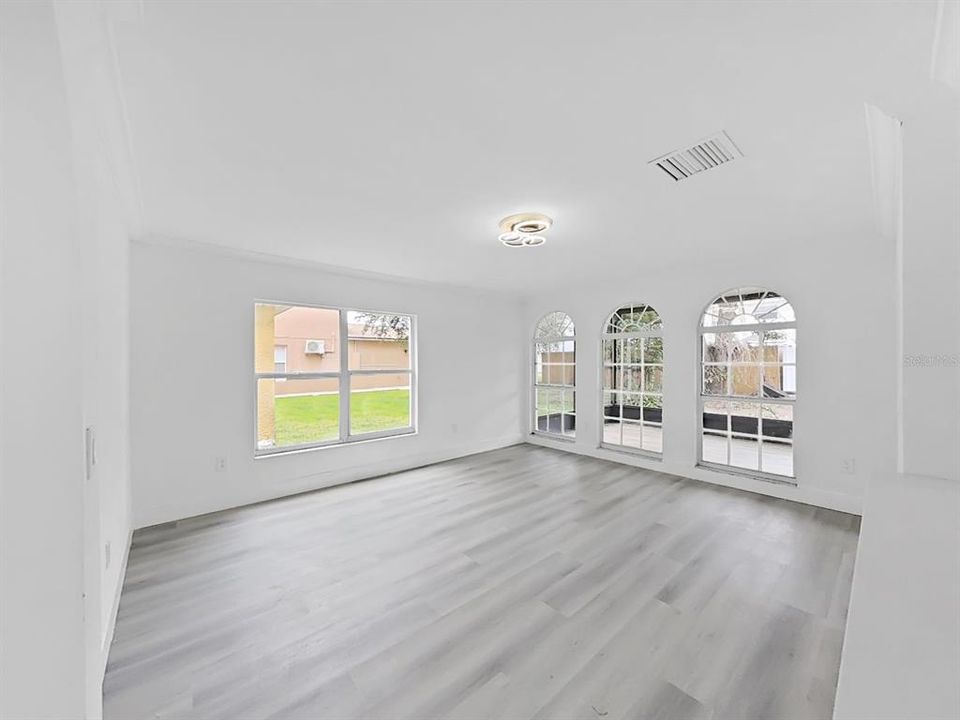 На продажу: $385,000 (4 спален, 2 ванн, 2115 Квадратных фут)