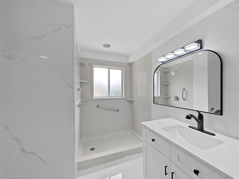 На продажу: $385,000 (4 спален, 2 ванн, 2115 Квадратных фут)