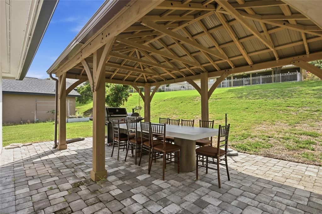 For Sale: $525,000 (4 beds, 3 baths, 2099 Square Feet)