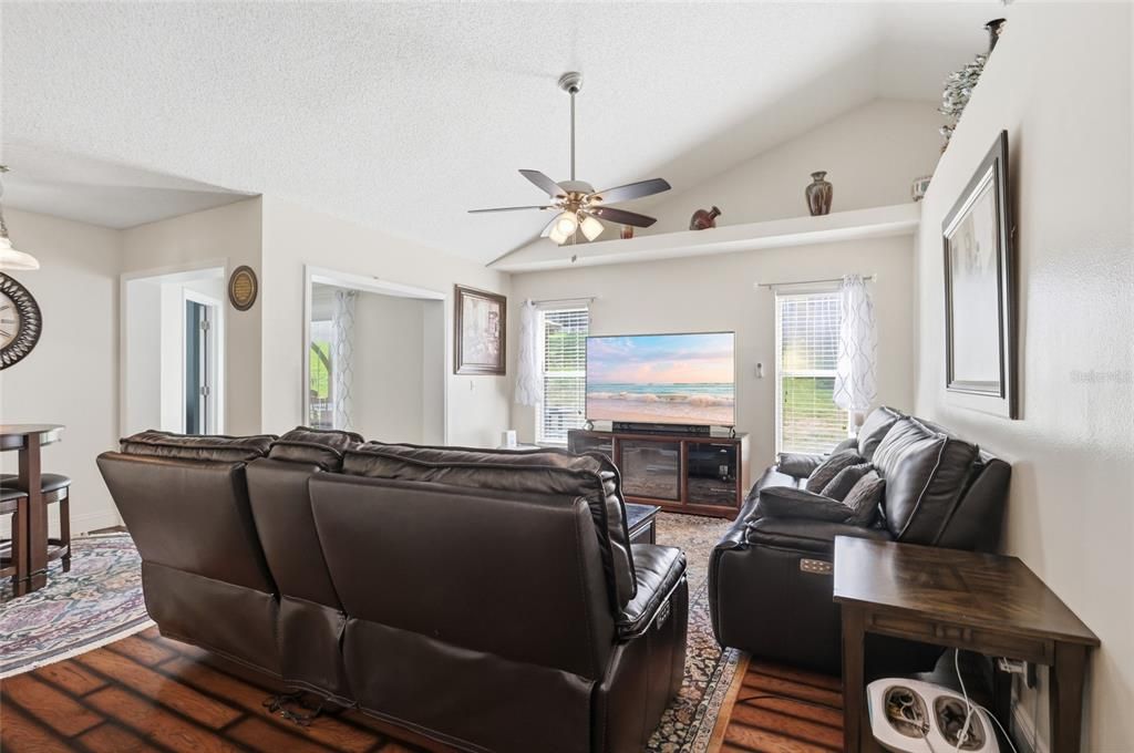 For Sale: $525,000 (4 beds, 3 baths, 2099 Square Feet)