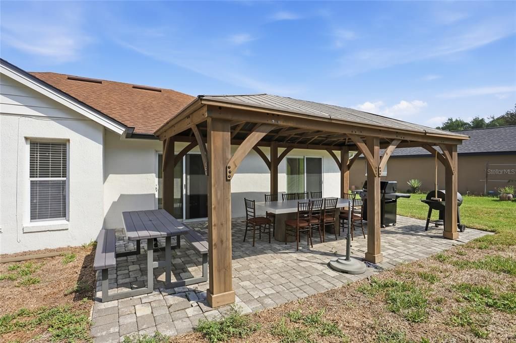 For Sale: $525,000 (4 beds, 3 baths, 2099 Square Feet)