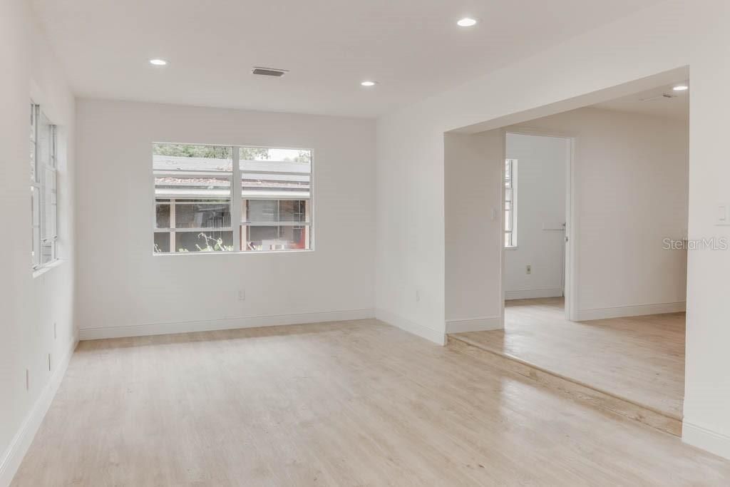 For Sale: $365,000 (3 beds, 2 baths, 1891 Square Feet)