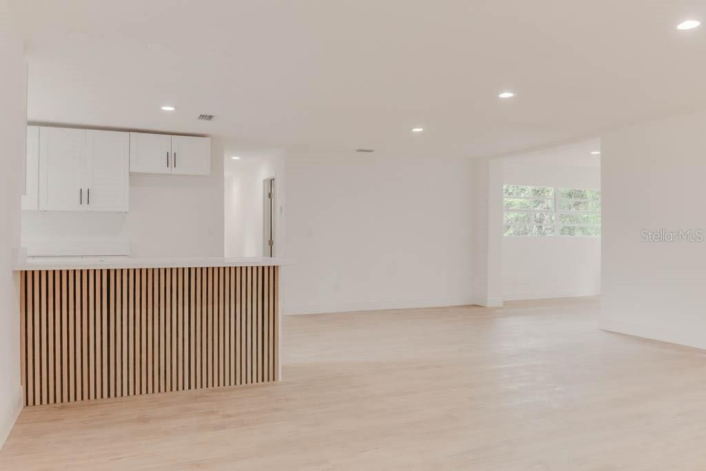 For Sale: $365,000 (3 beds, 2 baths, 1891 Square Feet)