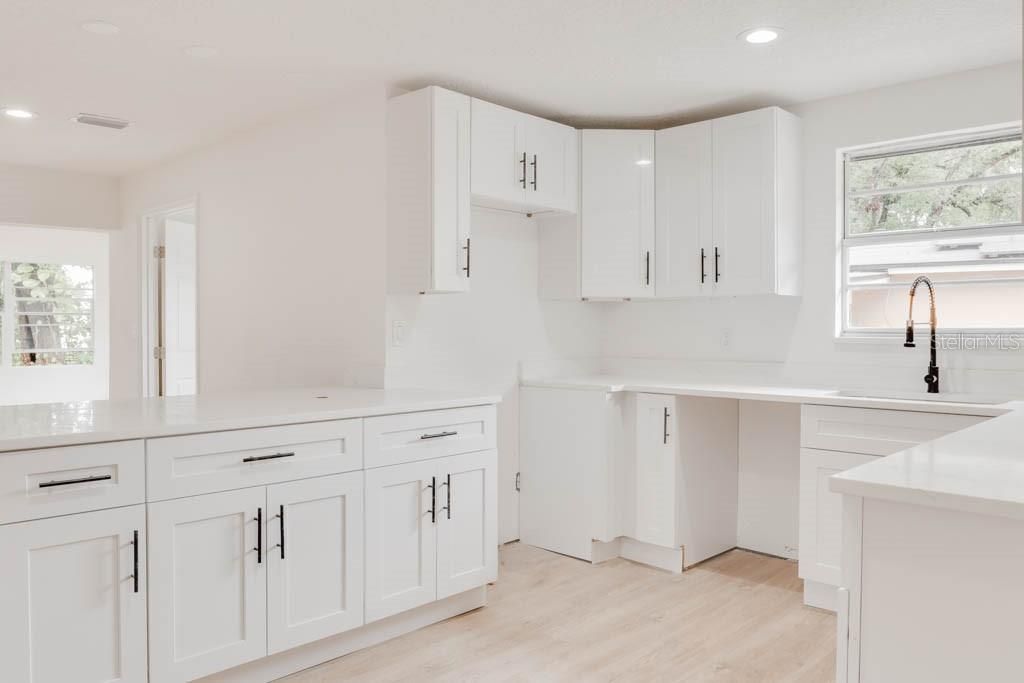 For Sale: $365,000 (3 beds, 2 baths, 1891 Square Feet)