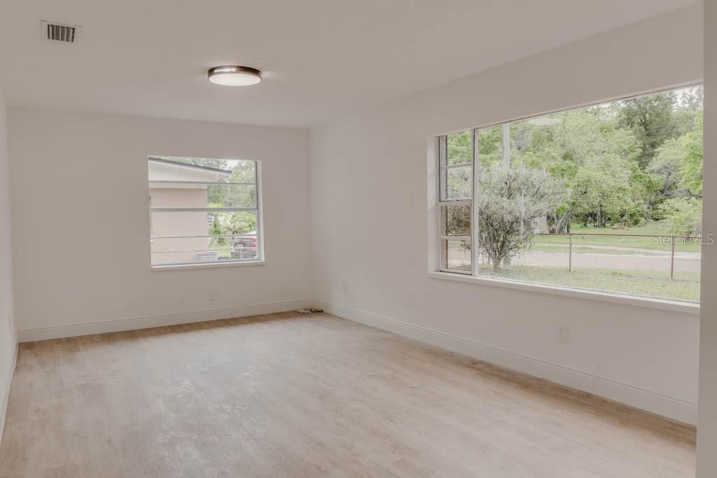 For Sale: $365,000 (3 beds, 2 baths, 1891 Square Feet)