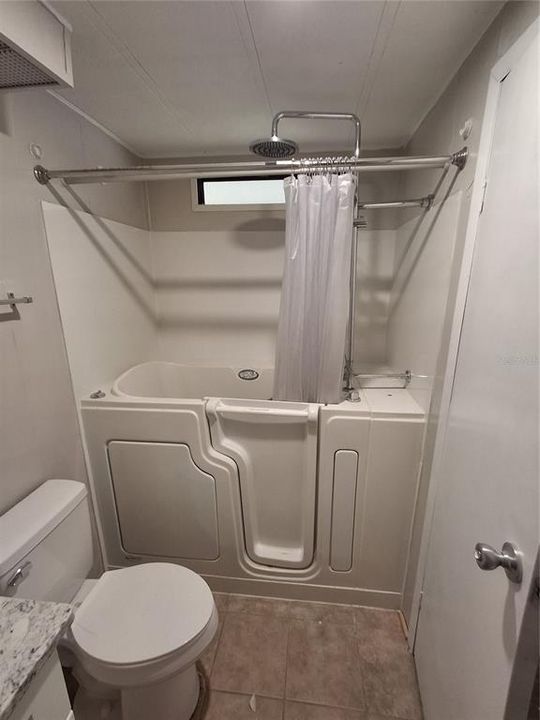 На продажу: $139,950 (2 спален, 2 ванн, 1274 Квадратных фут)